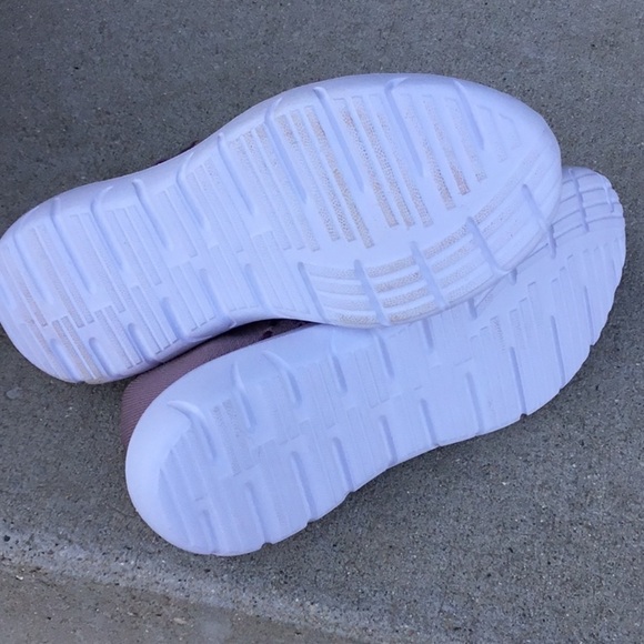 Evin Ter new sock slip on shoes. Lavender and white. Women’s size 5 - Picture 8 of 15